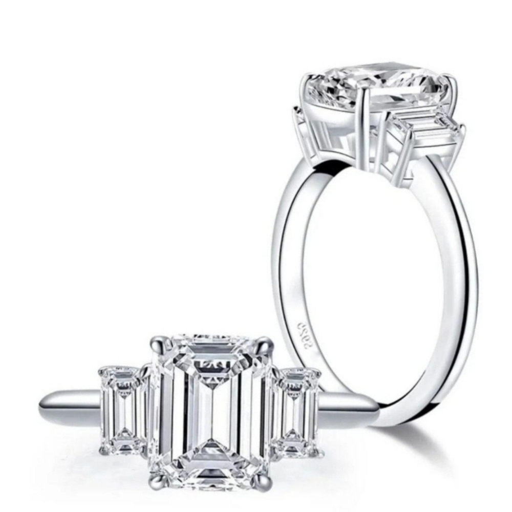 Stunning Emerald Trio Diamond Ring